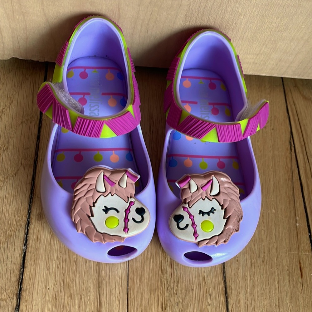 Mini Melissa toddler size 6. Alpaca design. Color: purple.